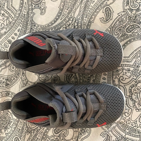 Puma Toddler Shoe 8C - Picture 2 of 4